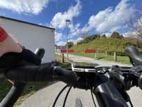 Vejbom gør indkørsel til cykelstien mere besværlig end nødvendigt. 